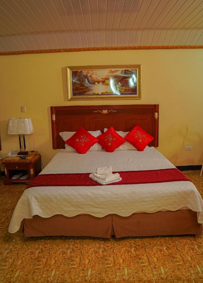 Metro Hotel Couva Экстерьер фото