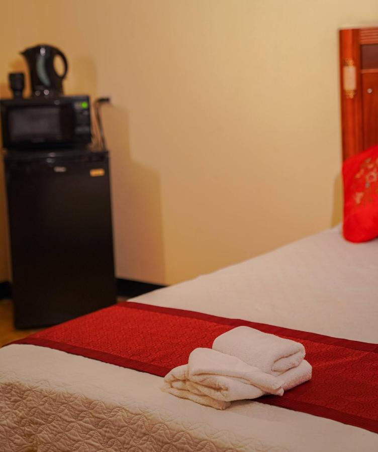 Metro Hotel Couva Экстерьер фото