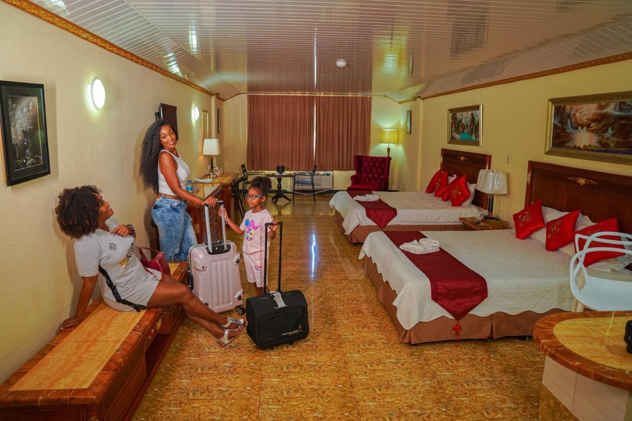 Metro Hotel Couva Экстерьер фото