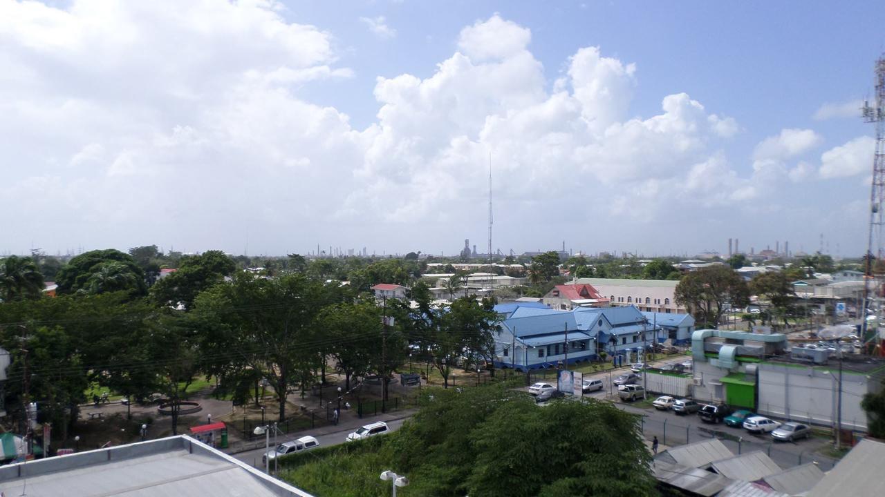 Metro Hotel Couva Экстерьер фото