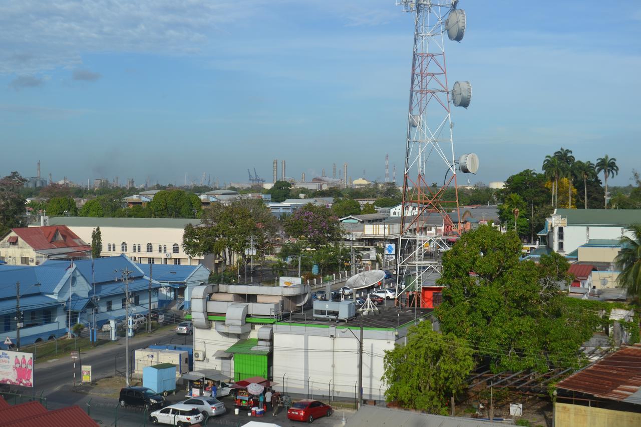 Metro Hotel Couva Экстерьер фото
