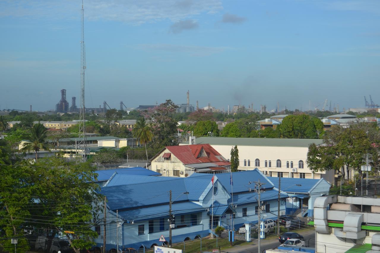 Metro Hotel Couva Экстерьер фото